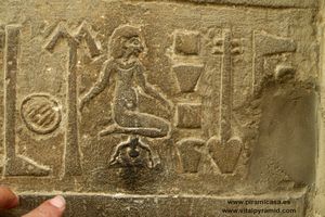 parto nacimiento jerogl&iacute;ficos en Kom Ombo