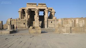 Frontal entrada en Kom Ombo