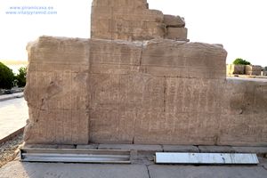 Blloque piedra  jerogl&iacute;ficos en Kom Ombo