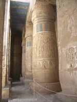 Columnas en Medinet Habu