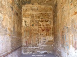 Salas pintadas en Medinet Abu