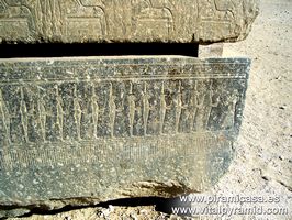 Tanque ascensional en el exterior Pir&aacute;mide de Meidum en Egipto