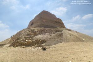 Primer plano de la Pir&aacute;mide de Meidum en Egipto