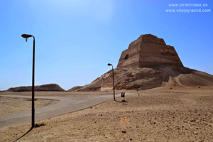 Vista exterior de la Pir&aacute;mide de Meidum en Egipto