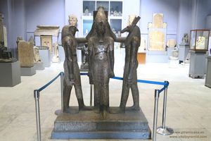 Estatua Horus Set Iniciado en Museo de El Cairo fotos im&aacute;genes
