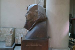 Estatua fara&oacute;n Iniciado en Museo de El Cairo fotos im&aacute;genes