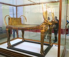 Cama oro Tutankhamon museo de El Cairo 