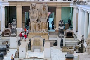 Grandes estatuas en Museo de El Cairo fotos im&aacute;genes