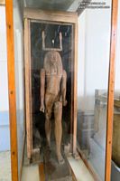 estatua en madera Museo de El Cairo fotos im&aacute;genes