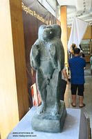 Estatua mandril babuino  Museo de El Cairo fotos im&aacute;genes