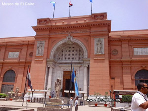 Estatuilla Horus Museo de El Cairo fotos im&aacute;genes