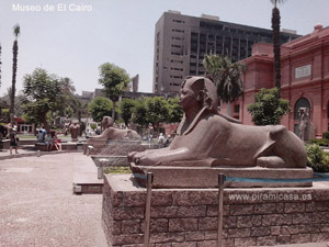 Esfinge granito con jerogl&iacute;ficos Museo de El Cairo fotos im&aacute;genes