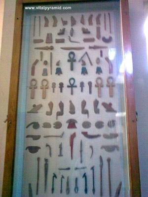 Objetos de piedra y madera  Museo de El Cairo fotos im&aacute;genes