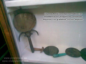 Objetos supuestos espejos convexos Museo de El Cairo fotos im&aacute;genes