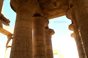 Capiteles Columnas en el Rameseum Egipto