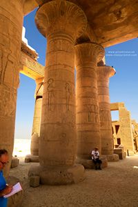 Capiteles Columnas en el Rameseum Egipto